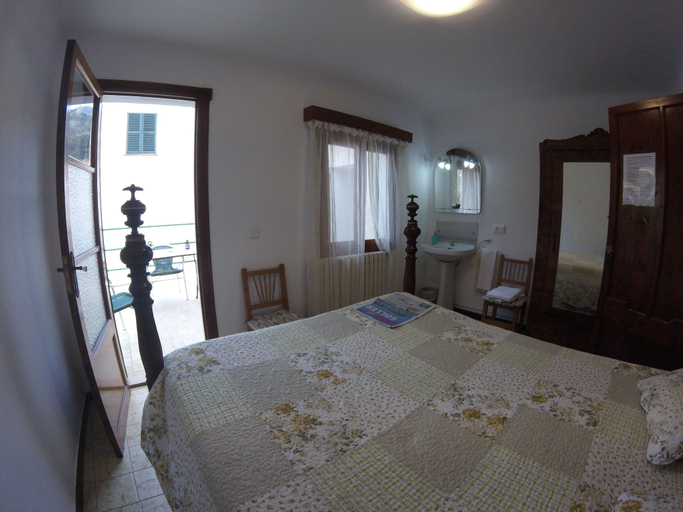 Bedroom 3, Hostal Casa Margarita, Baleares