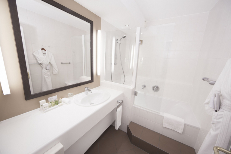 Bathroom 5, Bilderberg De Bovenste Molen Hotel, Venlo