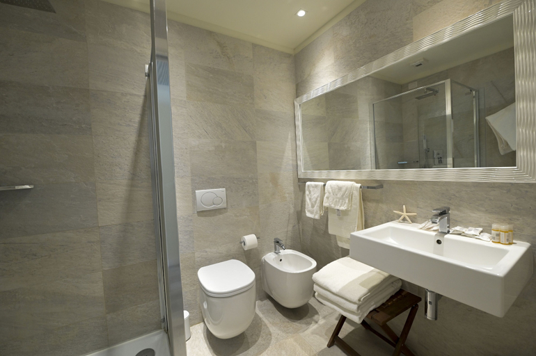 Bathroom 4, Hotel Aristeo Rimini S.R.L, Rimini