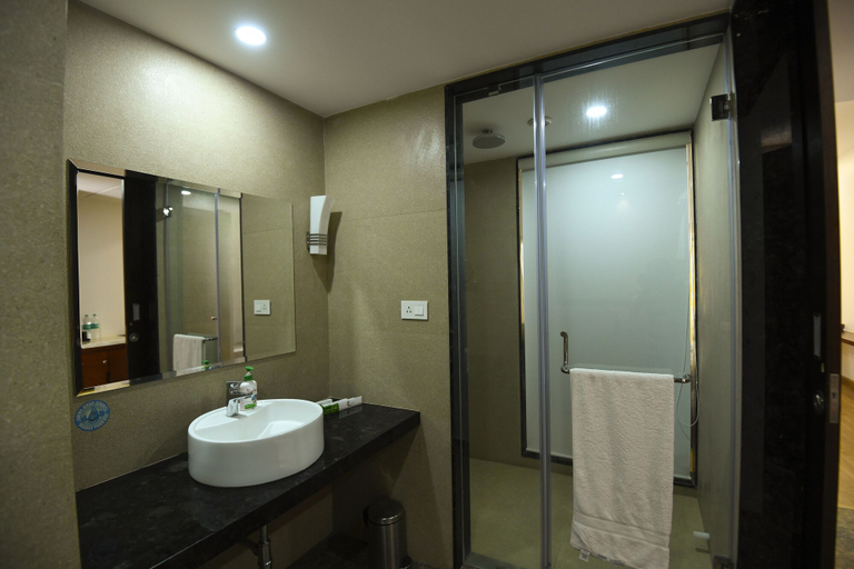 Bathroom 5, Spoorti Resort and Club, Bijapur