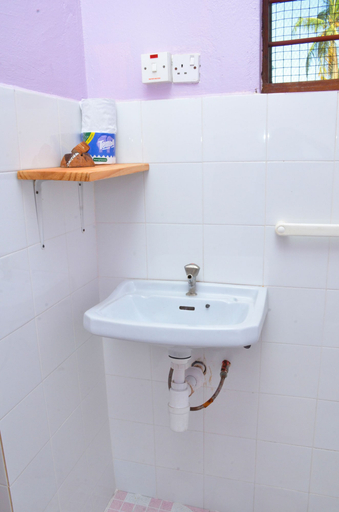Bathroom, Spacious Dream House Paje, Kusini
