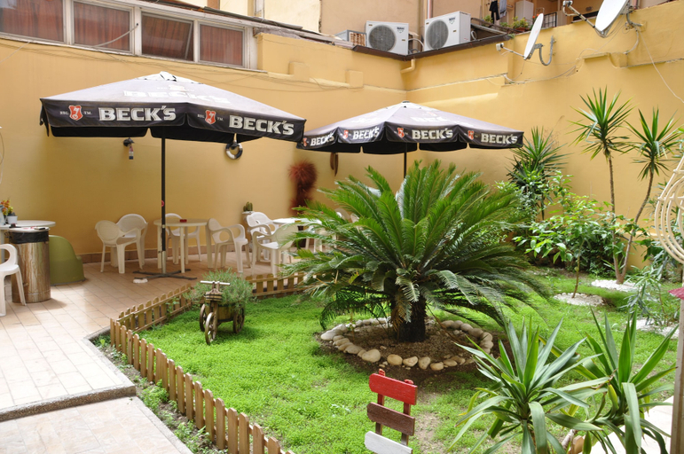 Exterior & Views 2, Freedom Traveller Hostel, Roma