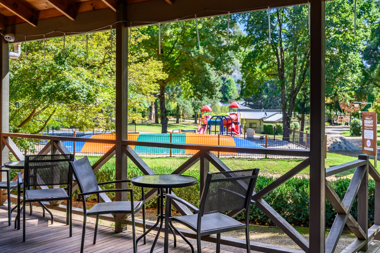 Food & Drinks 5, Discovery Parks - Bright, Alpine - East