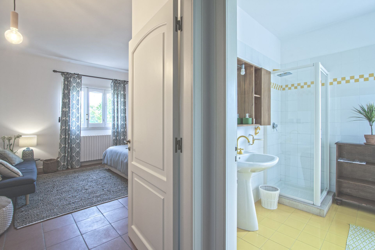 Bathroom 4, Villa Torto, Bari