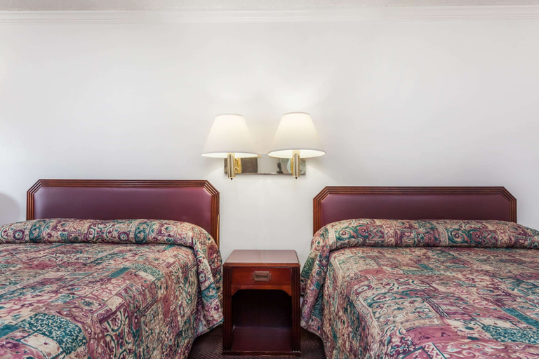 Bedroom 5, Knights Inn Columbia, Lexington