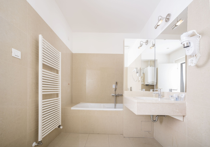Bathroom 4, Deminka Palace, Praha 1