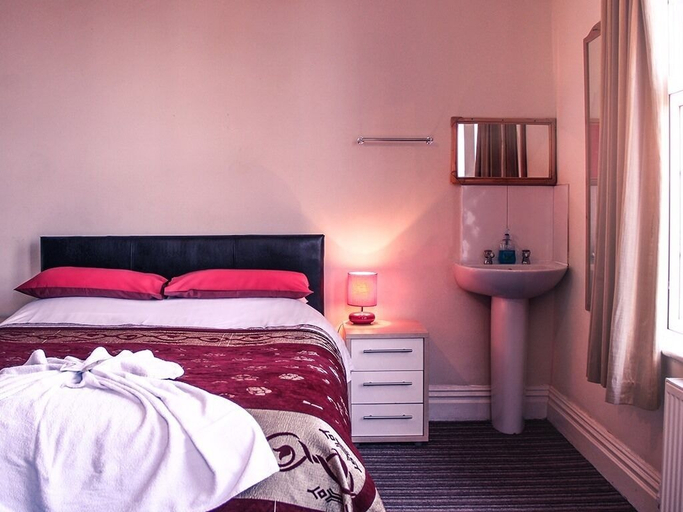 Bedroom 3, Tennyson House Hotel, Bedfordshire