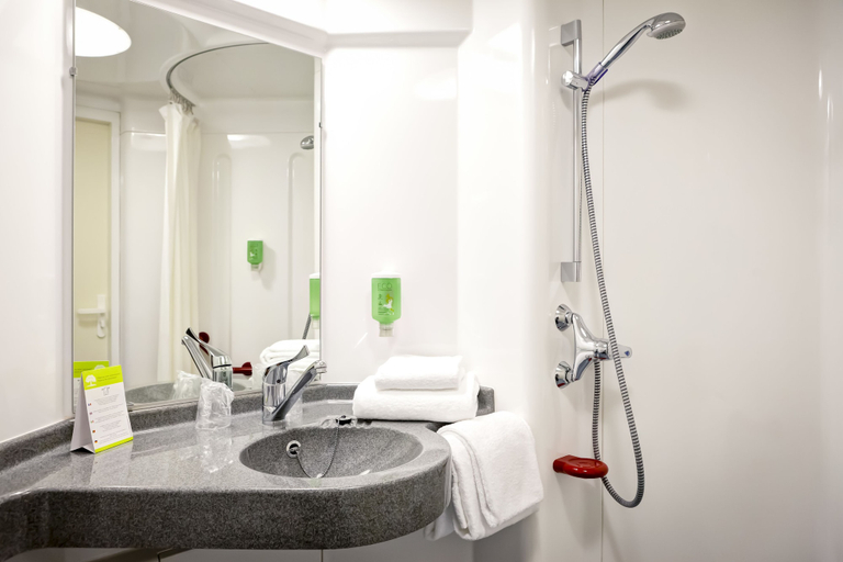 Bathroom 4, Domaine Lyon Saint Joseph, Rhône