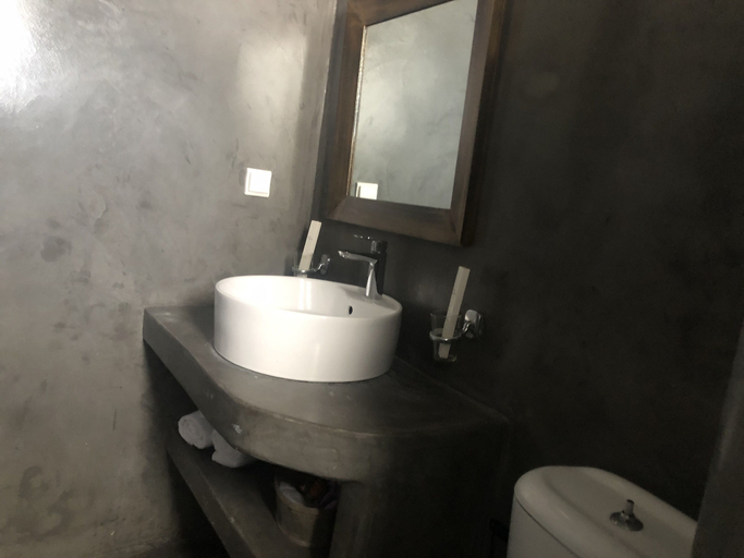 Bathroom 5, Aspa Caves, South Aegean