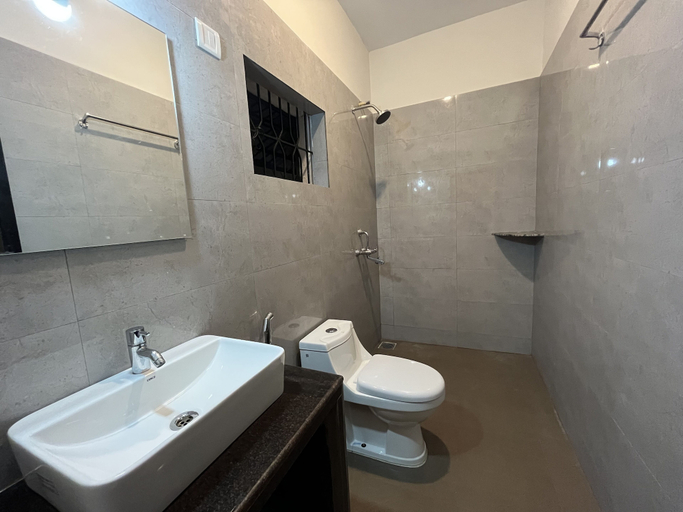 Bathroom 4, Morjim Sunset Hotel - 300 Meter to Morjim Beach with Pool & Kitchen Apartments, North Goa