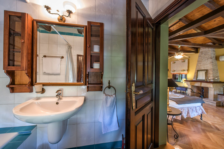 Bathroom 4, Sarakino The House of Literature, Ionian Islands