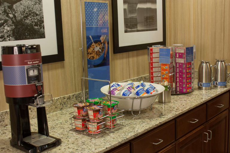 Food & Drinks 5, Hampton Inn Burlington, Racine