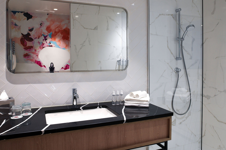 Bathroom 4, Paris Marriott Opera Ambassador Hotel, Paris
