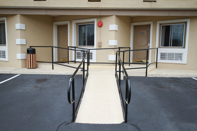 Exterior & Views 2, Travel Inn & Suites, Hunterdon