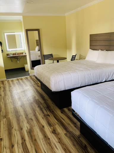 Bedroom 2, Central Coast Inn, San Luis Obispo