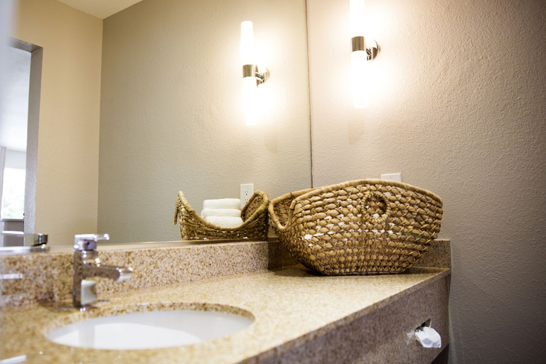 Bathroom 3, Quality Inn & Suites By the Parks, Osceola