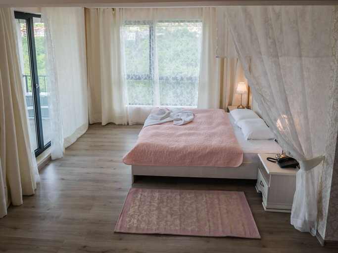 Bedroom 2, White Rock Castle Suite Hotel & Wellness Club, Balchik