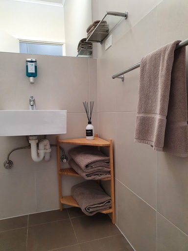 Bathroom 3, Motel River Bend, The Coorong
