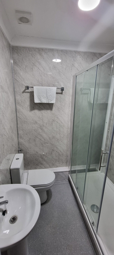 Bathroom 3, Best Western Ebbw Vale, Blaenau Gwent