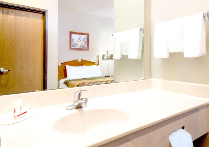 Bathroom 4, Super 8 by Wyndham Pevely, Jefferson