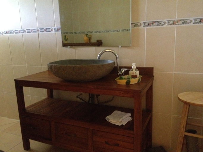 Bathroom 5, Domaine de la Ferme d'Erambere, Païta