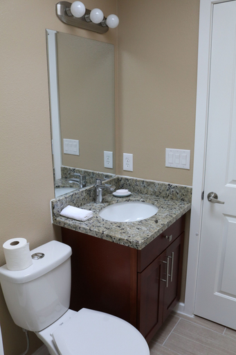 Bathroom 4, Quiet Clean and Comfortable Room, Seattle