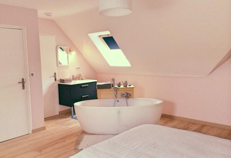 Bathroom 5, La Ferme d'Antan, Somme