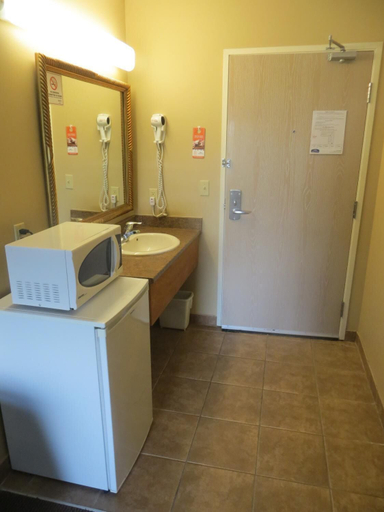 Bathroom 5, London Travel Inn, Middlesex