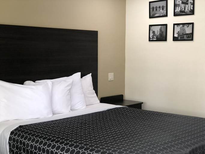 Bedroom 2, Simply Home Inn & Suites, Riverside