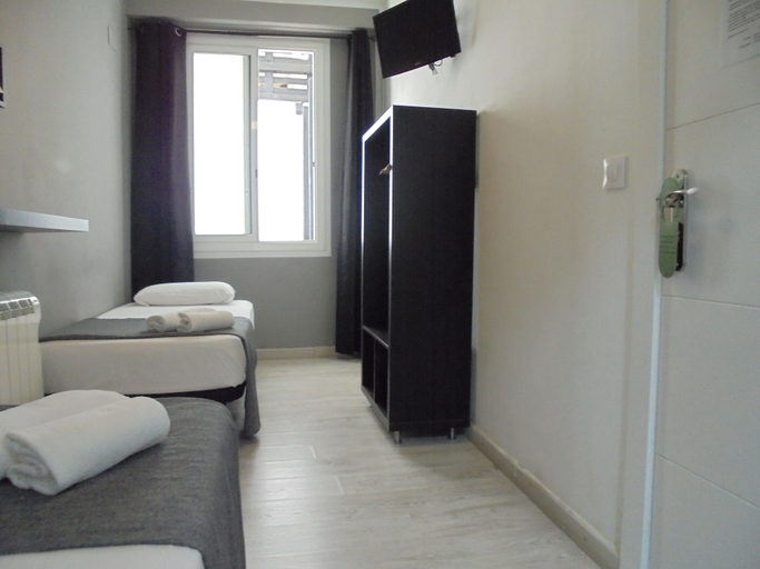 Bedroom 2, Easy Sants by Bossh Hotels, Barcelona
