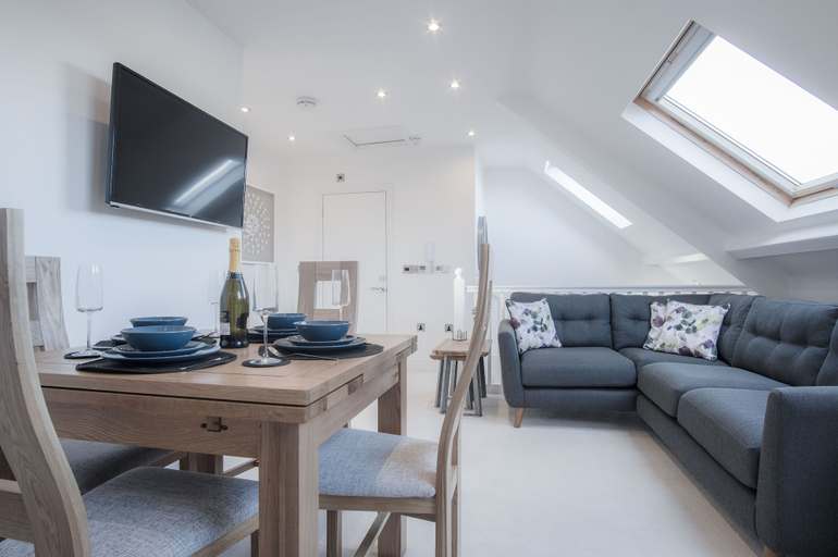 Others 5, Skylark - 2 Bedroom Apartment - Tenby, Pembrokeshire