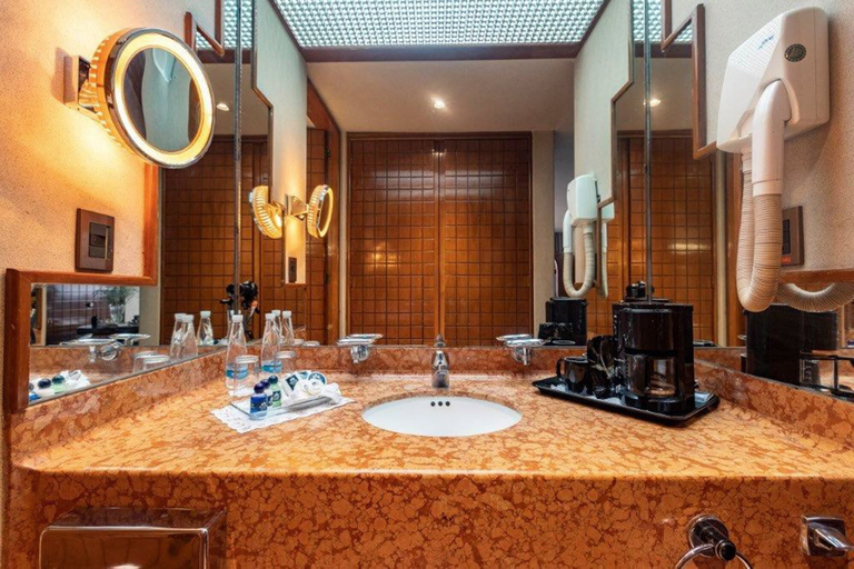 Bathroom 5, Hotel Beverly, Mexico City