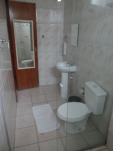 Bathroom 3, Hotel Faenician, Aparecida