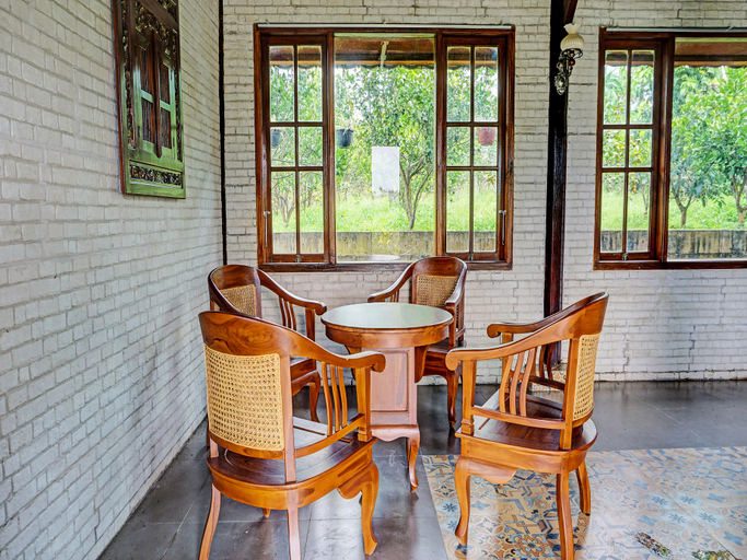 Public Area 2, SPOT ON 92321 Abiyan Villa Homestay Syariah, Malang