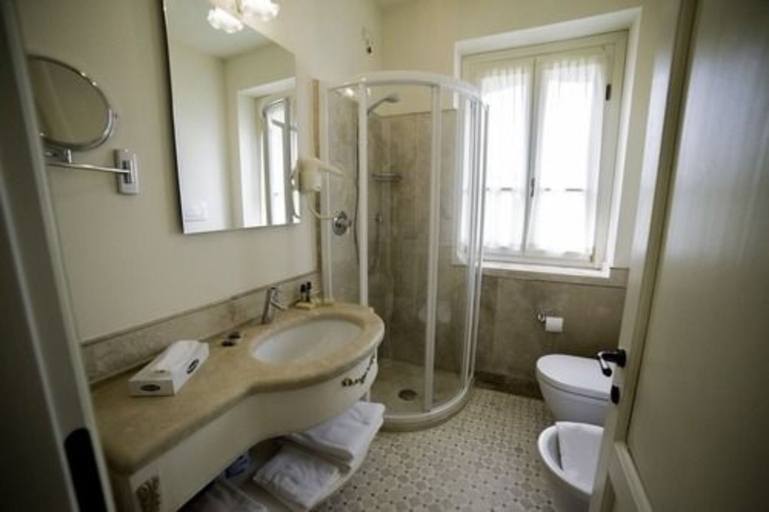 Bathroom 5, Garda Apartments San Vigilio Golf, Brescia