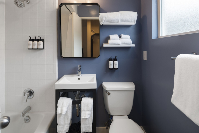Bathroom 5, Sea Harbor Hotel, San Diego