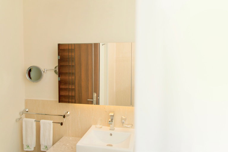 Bathroom 4, Hotel Omuhipiti, Mossuril