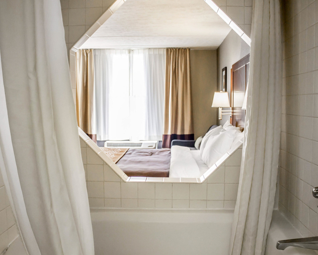 Bathroom 4, Comfort Inn Alliance, Stark