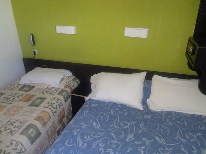 Bedroom 3, Rev'Hotel Coignières, Yvelines
