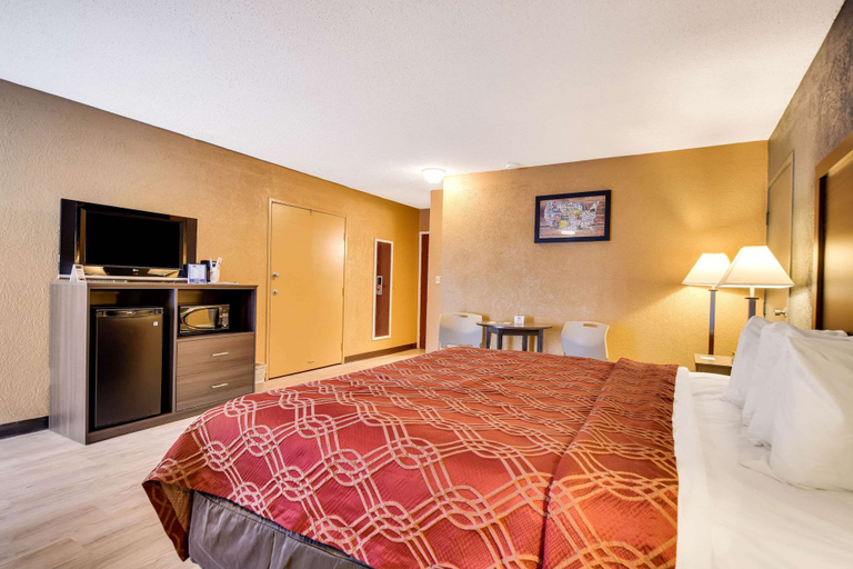 Bedroom 4, Econo Lodge Busch Gardens, Hillsborough