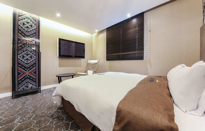 Bedroom 2, California Hotel, Guri