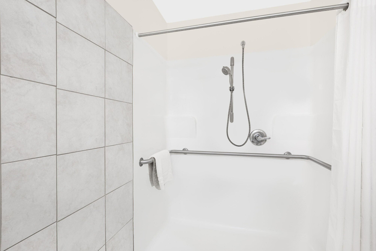 Bathroom 4, Microtel Inn & Suites by Wyndham Colfax/Newton, Jasper