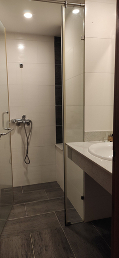 Bathroom 5, HANZ Huong Mai Hotel, District 3