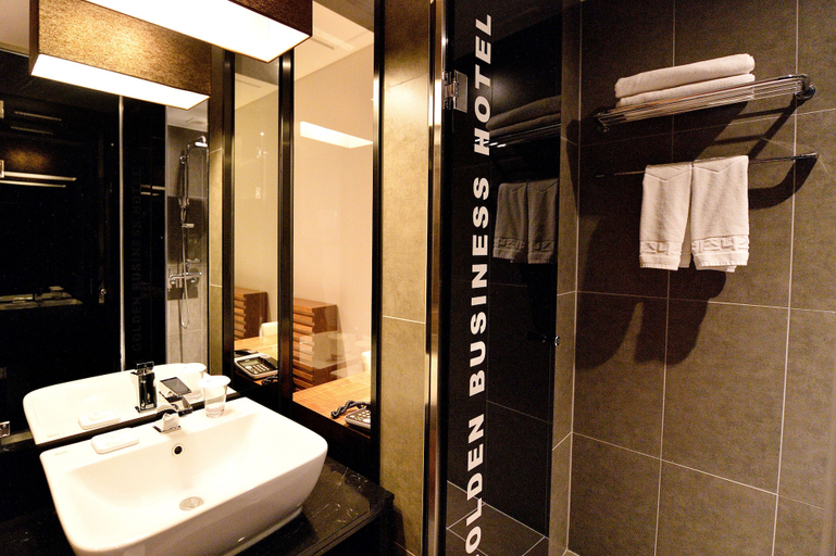 Bathroom 4, Golden Business Hotel, Jinju