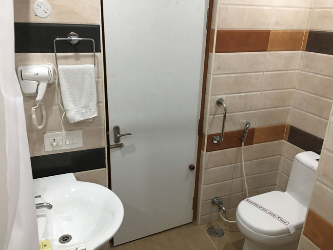 Bathroom 5, Hotel Hampi International, Bellary