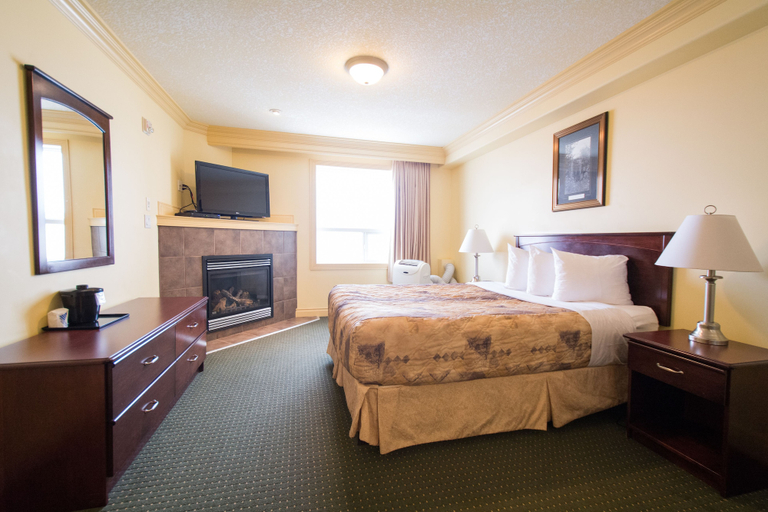 Bedroom 5, Nova Inn Peace River, Division No. 19