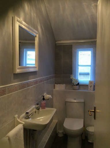 Bathroom 4, Hedley Villa Guest House, Warwickshire
