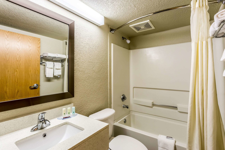 Bathroom 5, Quality Inn & Suites El Paso I-10, El Paso