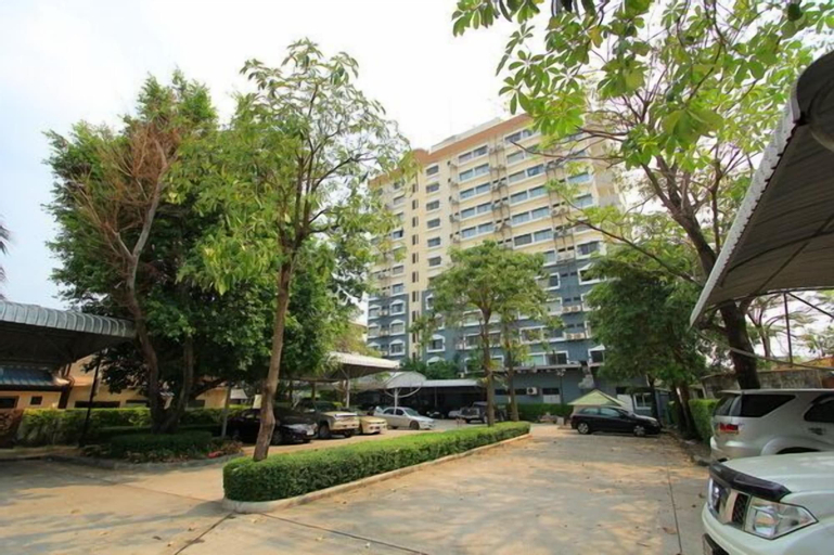 Exterior & Views 12