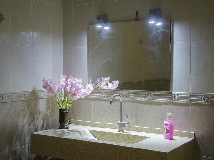 Bathroom 3, Griboedov Hostel & Suites, Tbilisi